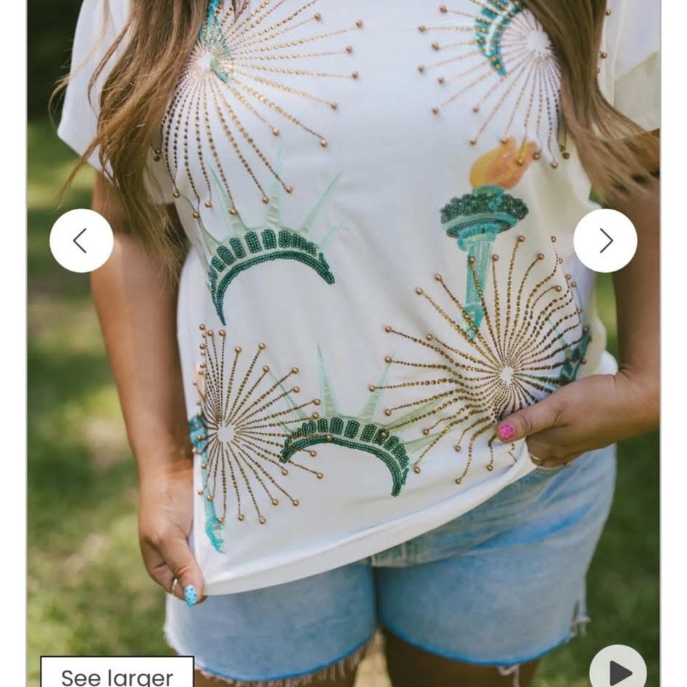 QUEEN OF SPARKLES White and Green Short Sleeve T-Shirt